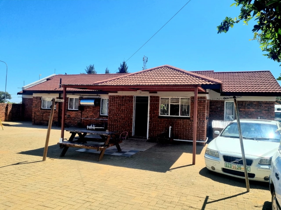 3 Bedroom Property for Sale in Roodepan Northern Cape